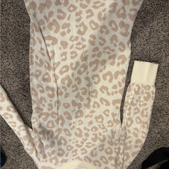 GAP Other - GAP Leopard Print Sweater